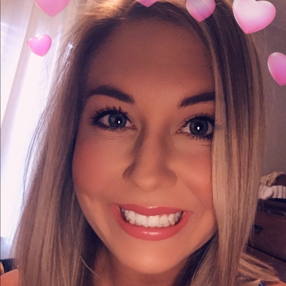 Meet your Posher, Courtney